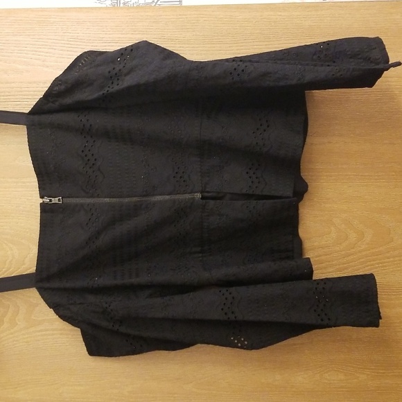 BCBG navy off the shoulder like new - Picture 3 of 4